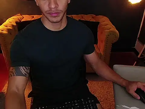 tayler_luke's cam snapshot