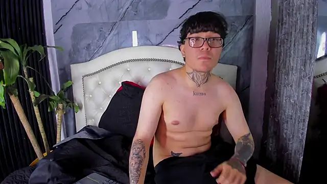 Noah_West18's cam snapshot