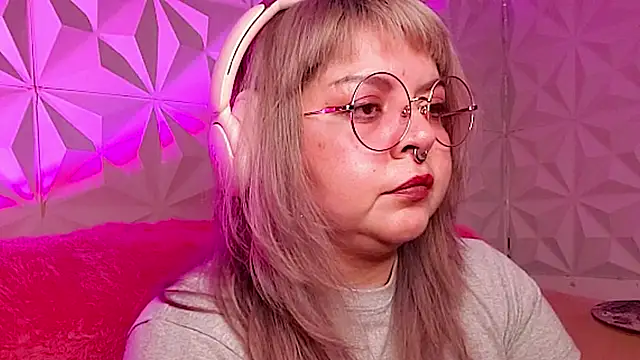 Satyn_doll live sex cam