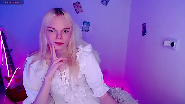 Emily_Nyaffee live sex cam