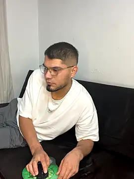 mirallesandbig live sex cam