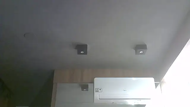 SkinnyKitten live sex cam