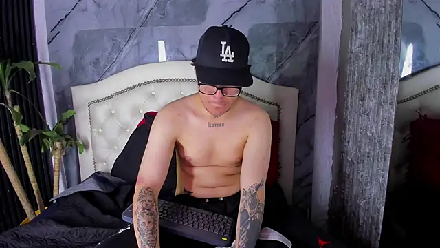 Noah_West18's cam snapshot