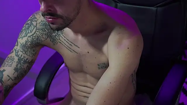 monsieurguitsxxx's cam snapshot