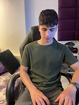 AdrianRinaldi live sex cam