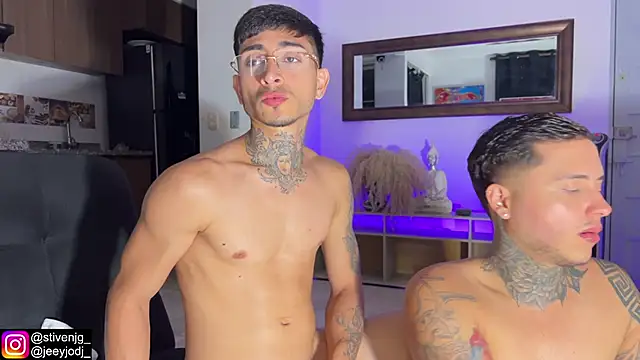 tattoguys_cums's cam snapshot