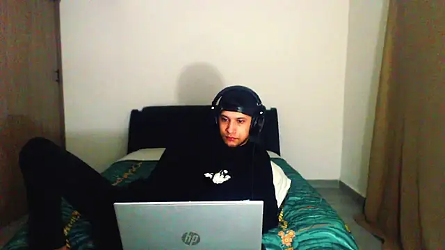 bladetrinityn's cam snapshot