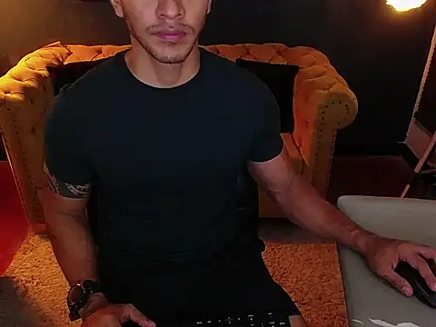 tayler_luke's cam snapshot