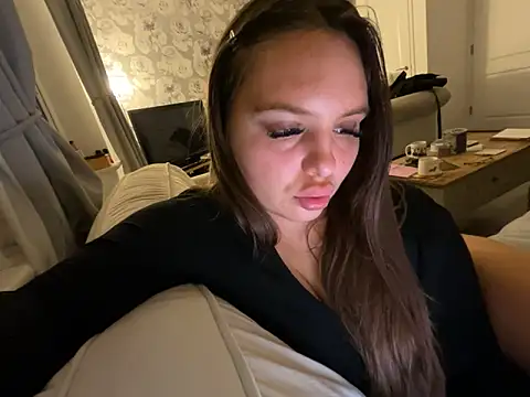 EllaStarrxxx's cam snapshot