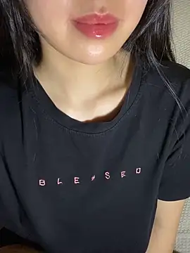 Uyennii02 live sex cam