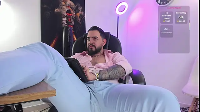 Ethan_Castellano live sex cam