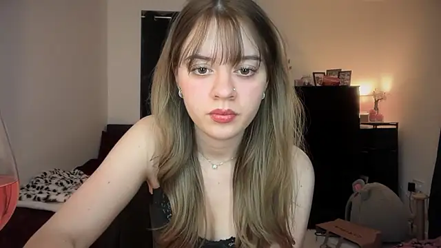 YasmineLace live sex cam