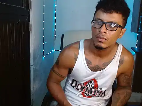 bigblackmen117uncs's web cam