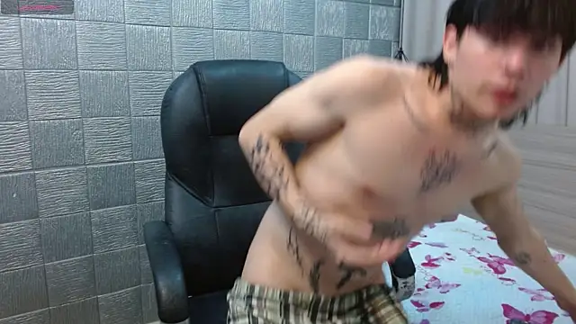 Iantwink18 live sex cam