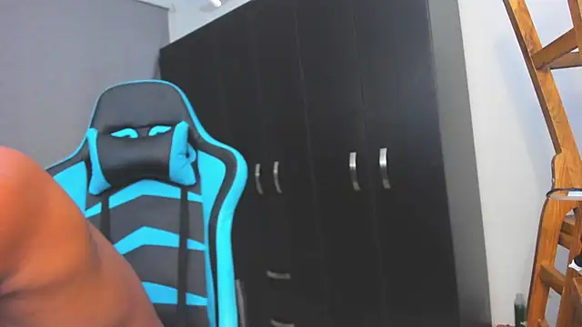 Bray_Kevin live sex cam