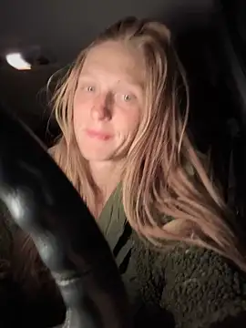 GoldenFlameGoddess live sex cam