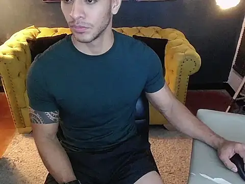 tayler_luke's cam snapshot