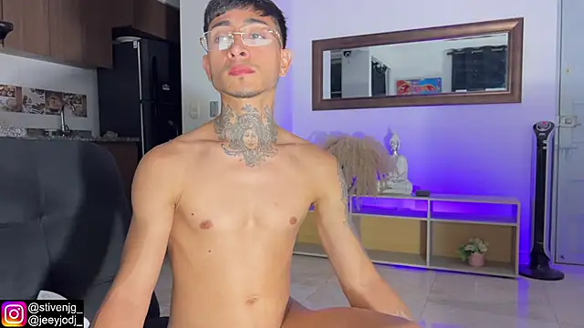 tattoguys_cums's cam snapshot