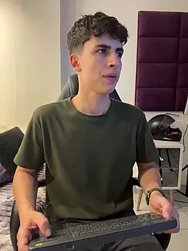 AdrianRinaldi's cam snapshot