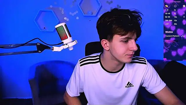 travis_wolf_'s cam snapshot