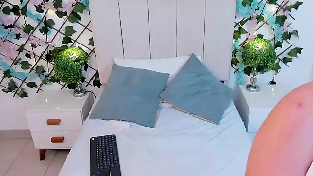 CharlotteBlossom's cam snapshot