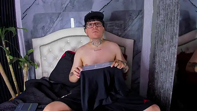 Noah_West18's cam snapshot