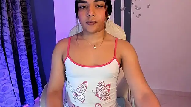 CandyLatinHott live sex cam