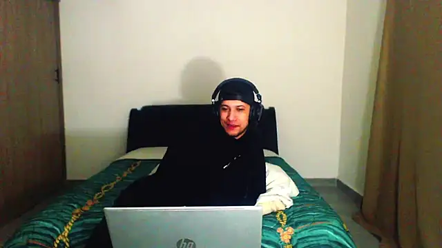 bladetrinityn's cam snapshot