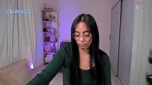 Aleja24Evans's cam snapshot