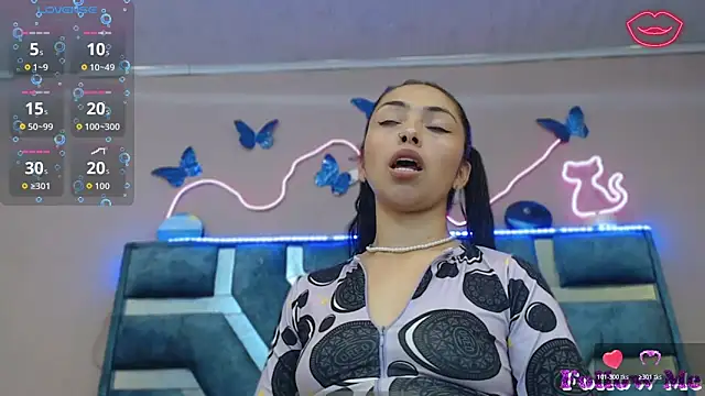 Roxan_Fox-'s cam snapshot