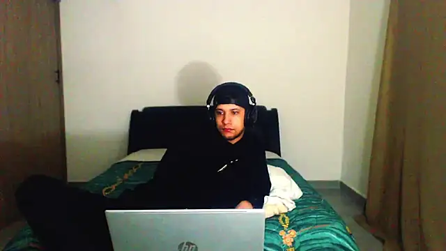 bladetrinityn's cam snapshot