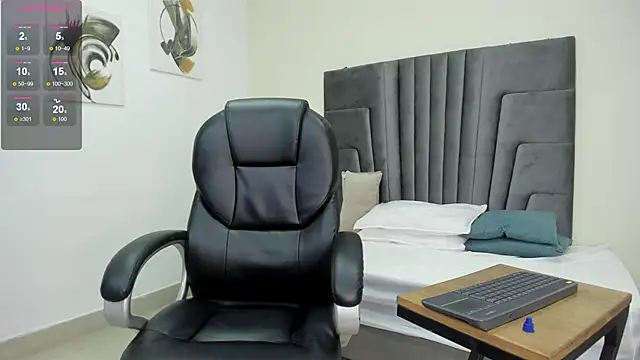 bellaadams35 live sex cam