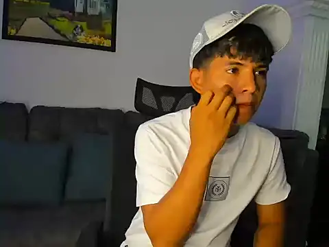 Mikke18 live sex cam