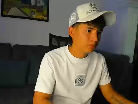 Mikke18 live sex cam