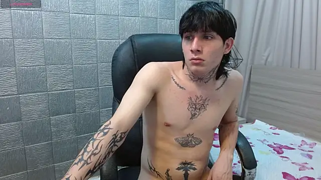 Iantwink18 live sex cam