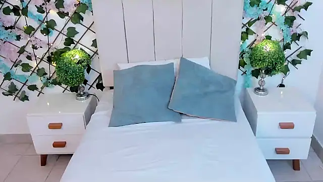 CharlotteBlossom's cam snapshot