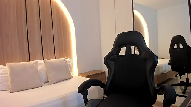 cloee20_'s cam snapshot