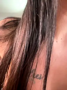 Emmily_19 live sex cam