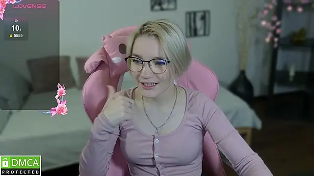 Megan_Lora's cam snapshot