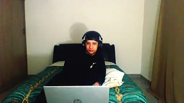 bladetrinityn's cam snapshot