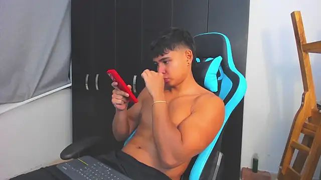 Bray_Kevin live sex cam