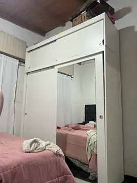 Babylovetierna1's cam snapshot