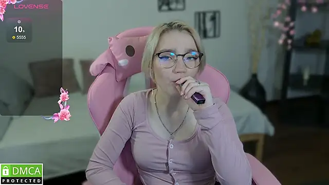 Megan_Lora's cam snapshot