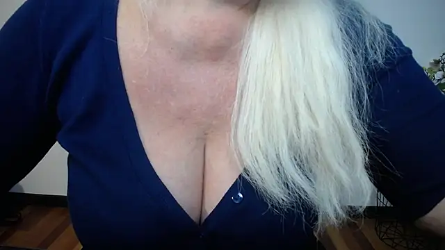 BlondyLeeBest's cam snapshot