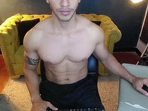 tayler_luke's cam snapshot