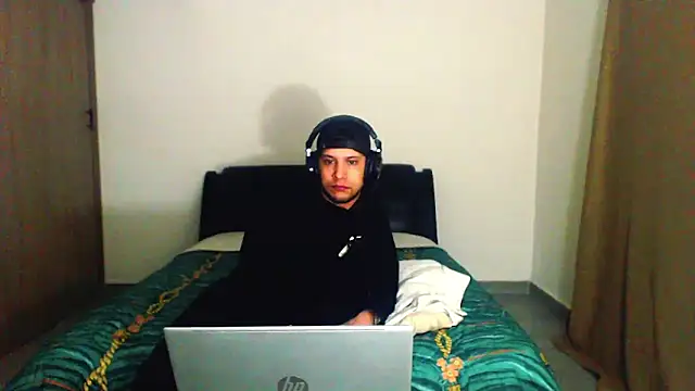 bladetrinityn's cam snapshot