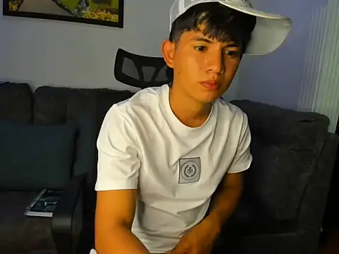 Mikke18 live sex cam