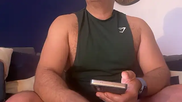 CloudyMuscleBeefy live sex cam