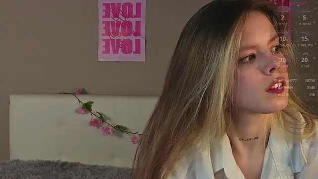 TiffinyMergist live sex cam