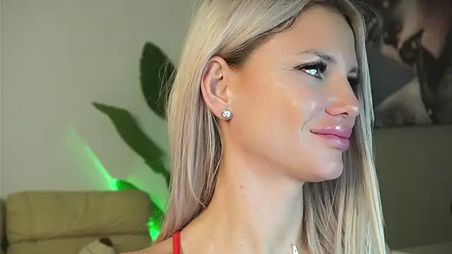 SweetBlondy35 live sex cam